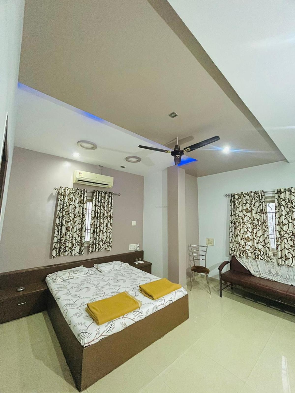 Hotel Rajdhani And Guest House Gujarat - Best Family Hotel In Halol Near Pavagadh And Halol Gidc 외부 사진