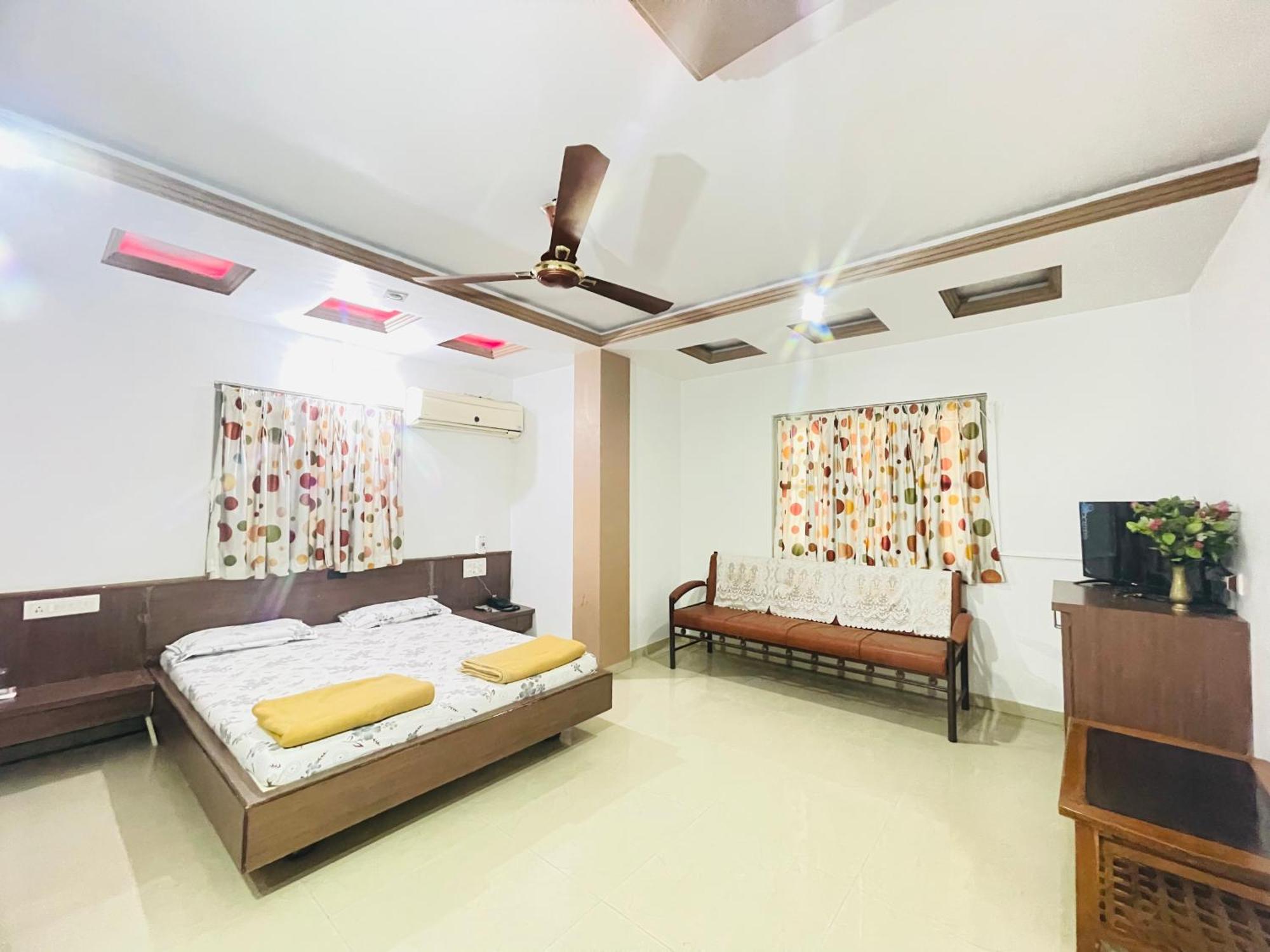 Hotel Rajdhani And Guest House Gujarat - Best Family Hotel In Halol Near Pavagadh And Halol Gidc 외부 사진