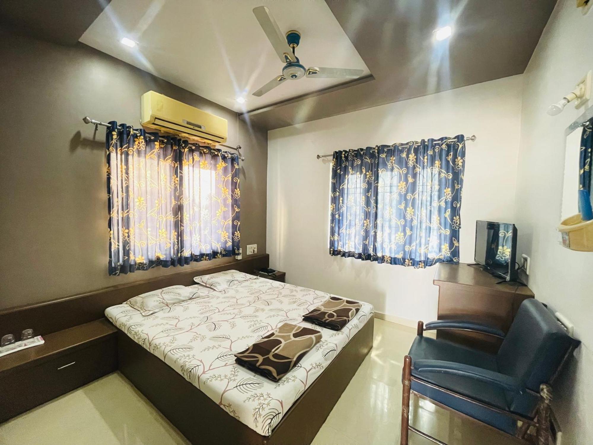 Hotel Rajdhani And Guest House Gujarat - Best Family Hotel In Halol Near Pavagadh And Halol Gidc 외부 사진