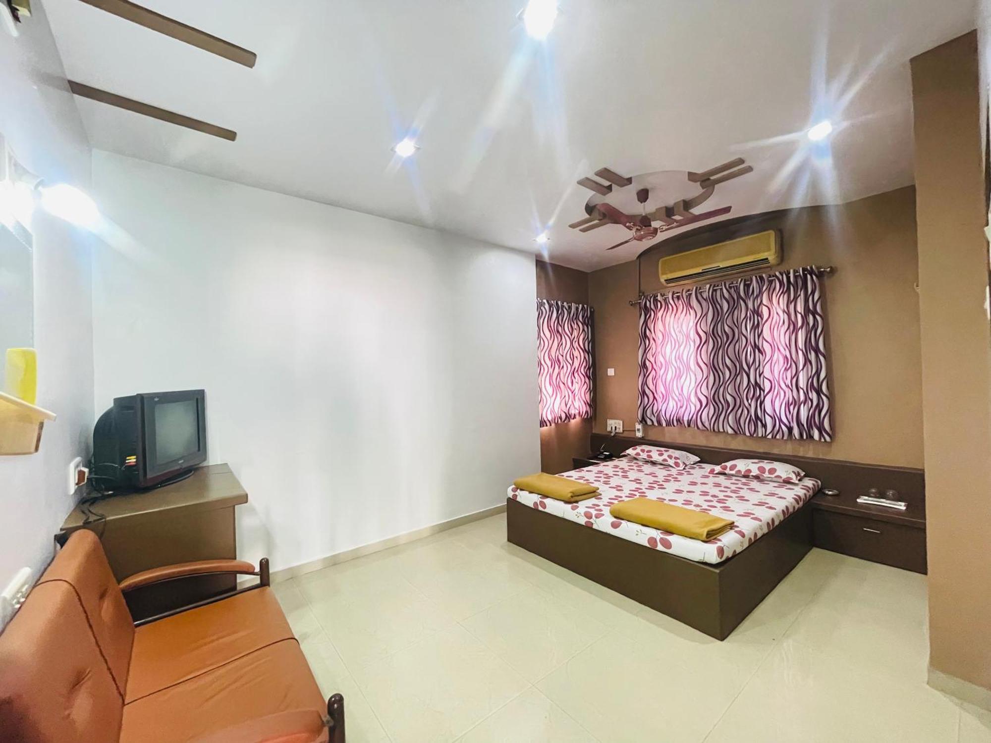 Hotel Rajdhani And Guest House Gujarat - Best Family Hotel In Halol Near Pavagadh And Halol Gidc 외부 사진