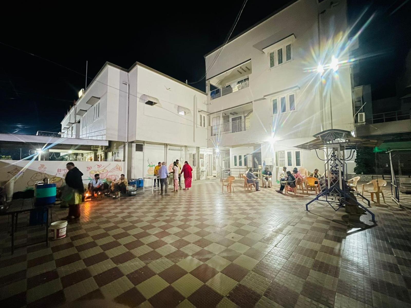 Hotel Rajdhani And Guest House Gujarat - Best Family Hotel In Halol Near Pavagadh And Halol Gidc 외부 사진