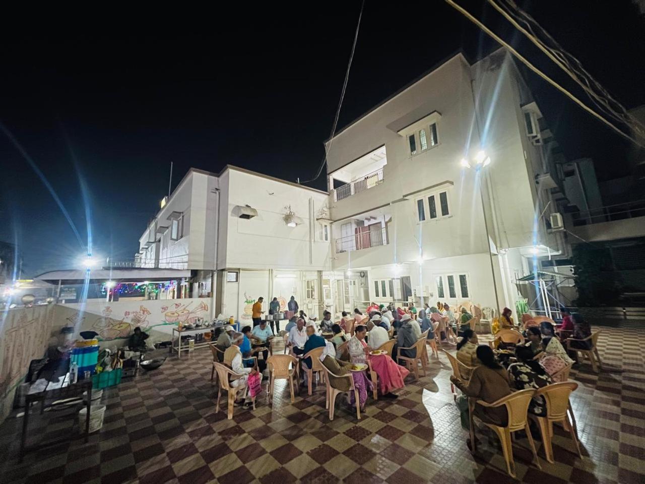 Hotel Rajdhani And Guest House Gujarat - Best Family Hotel In Halol Near Pavagadh And Halol Gidc 외부 사진